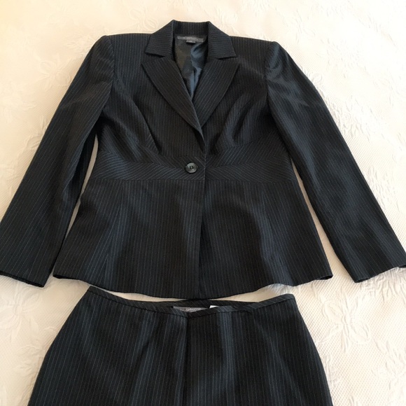 Liz Claiborne Pants - Like new! Black & blue pinstriped pant suit